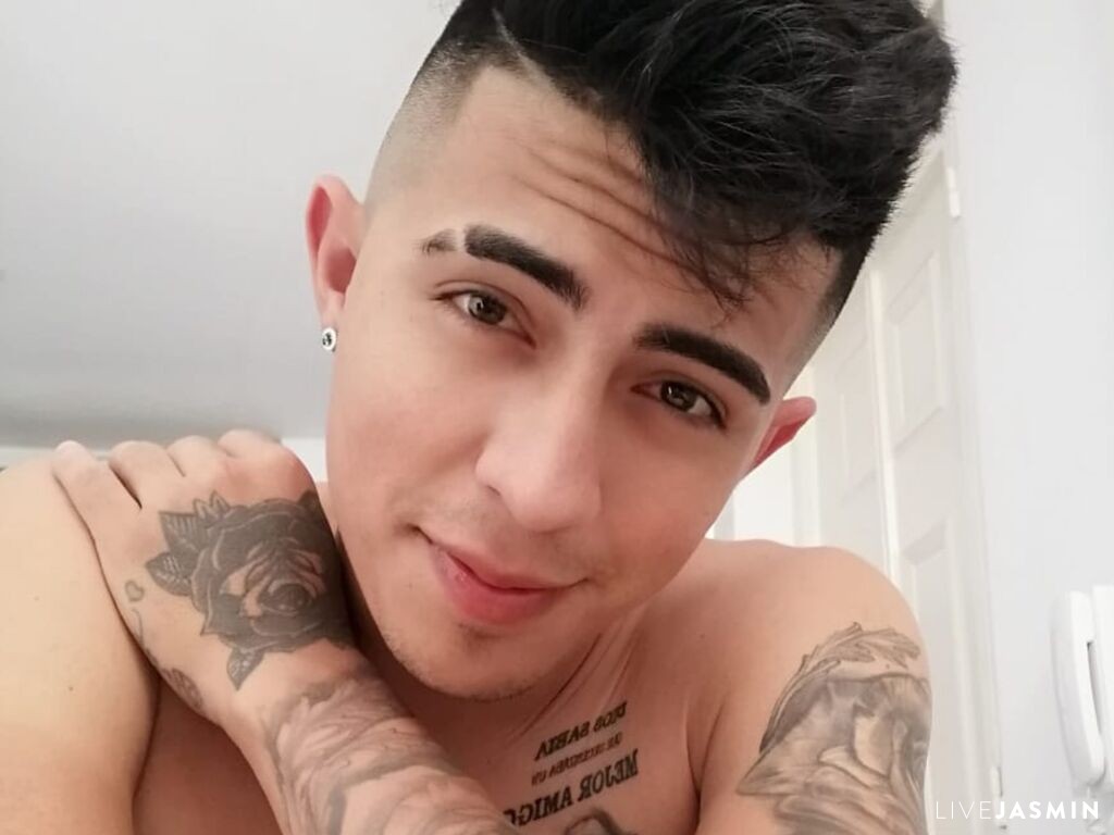 Live cam profile for AdamBrowns