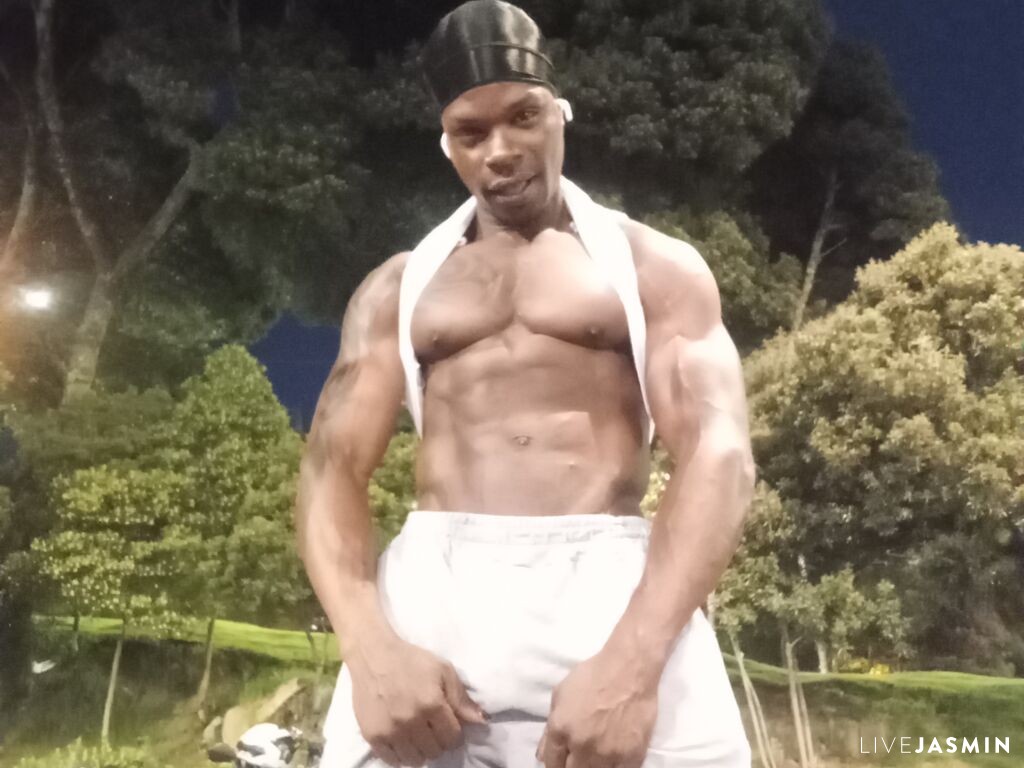 View AndreyHoyos on AlwaysCamBoys