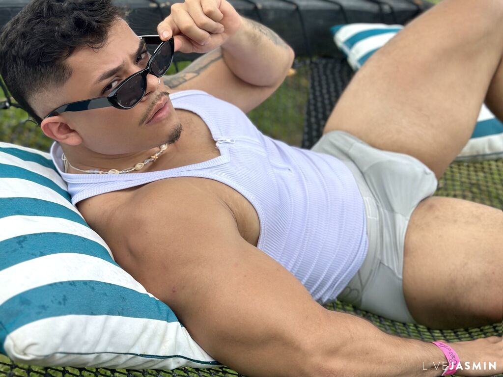 CamiloBlack male cam profile