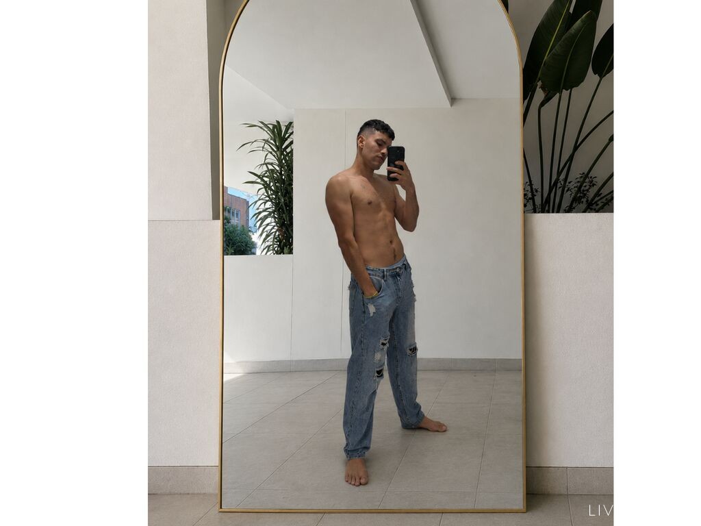 EithanGomez profile in Live Beard Male Cam Profiles