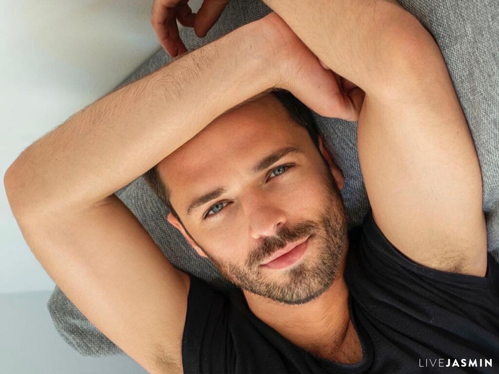 EugineHilton male cam profile