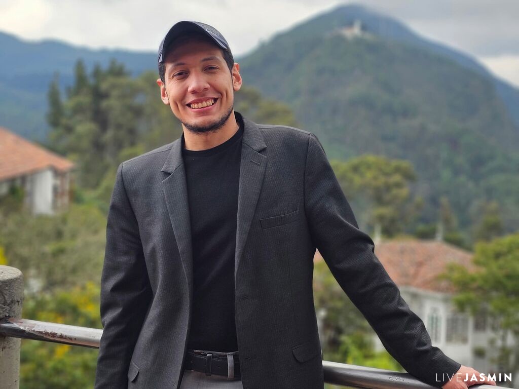 JanielAdam male cam profile