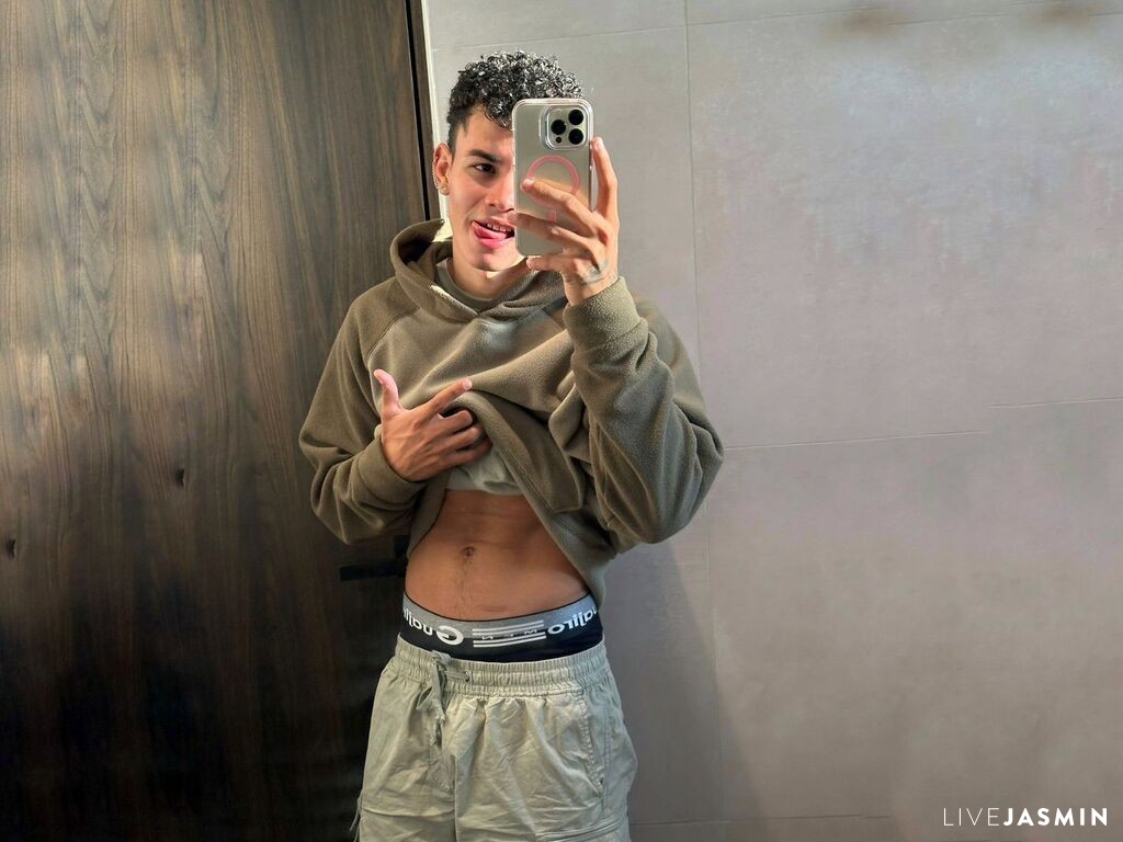 JoseGregoryoz male cam profile