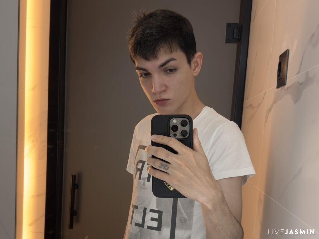 MatthewTwitty male cam profile