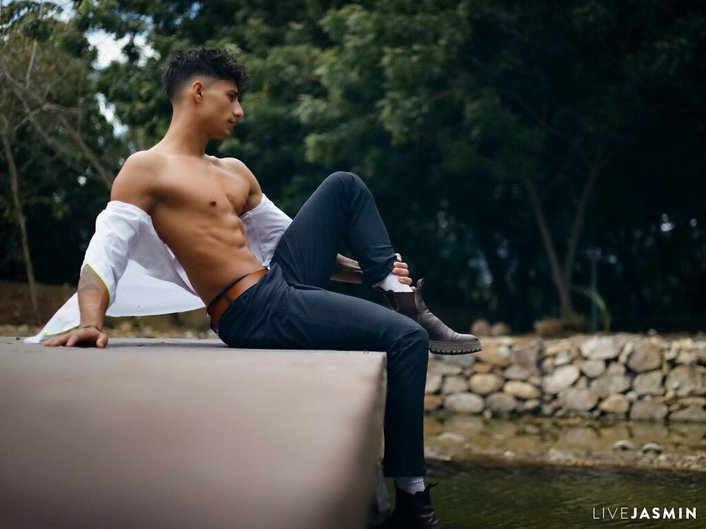 MaximoRomano male cam profile