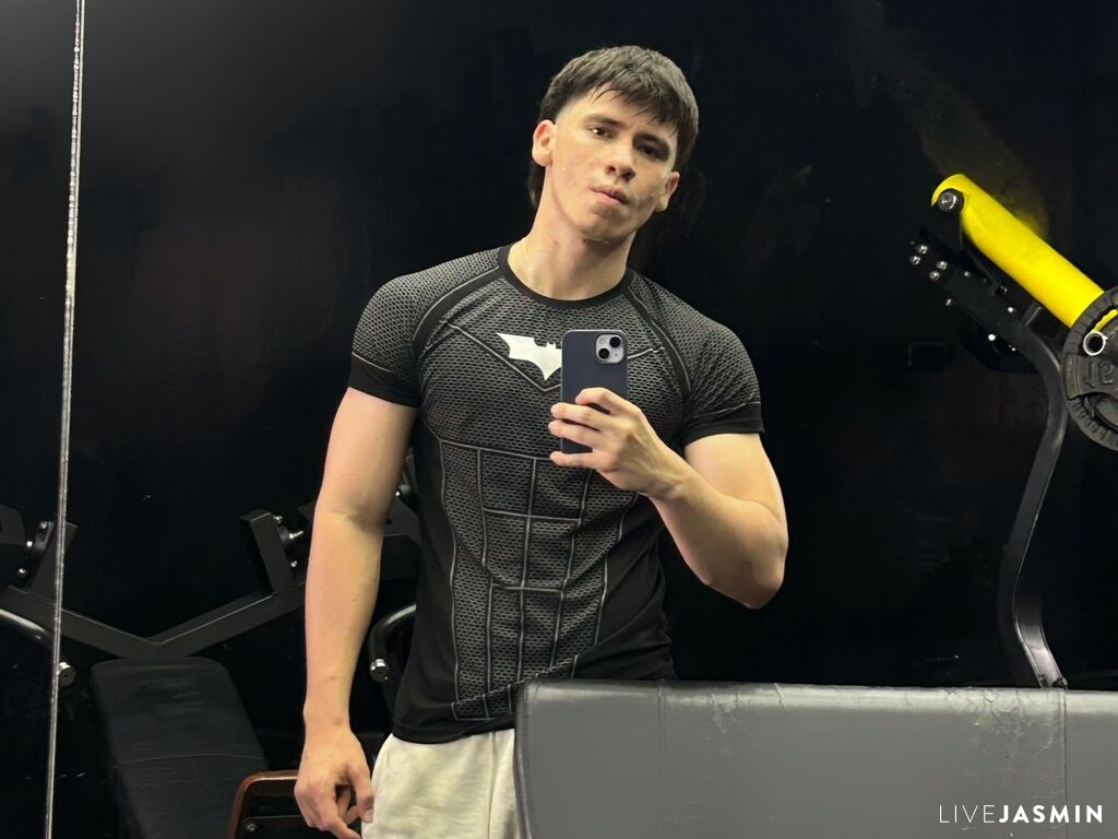 SebastianQuesada profile in Live Leather Male Cam Profiles