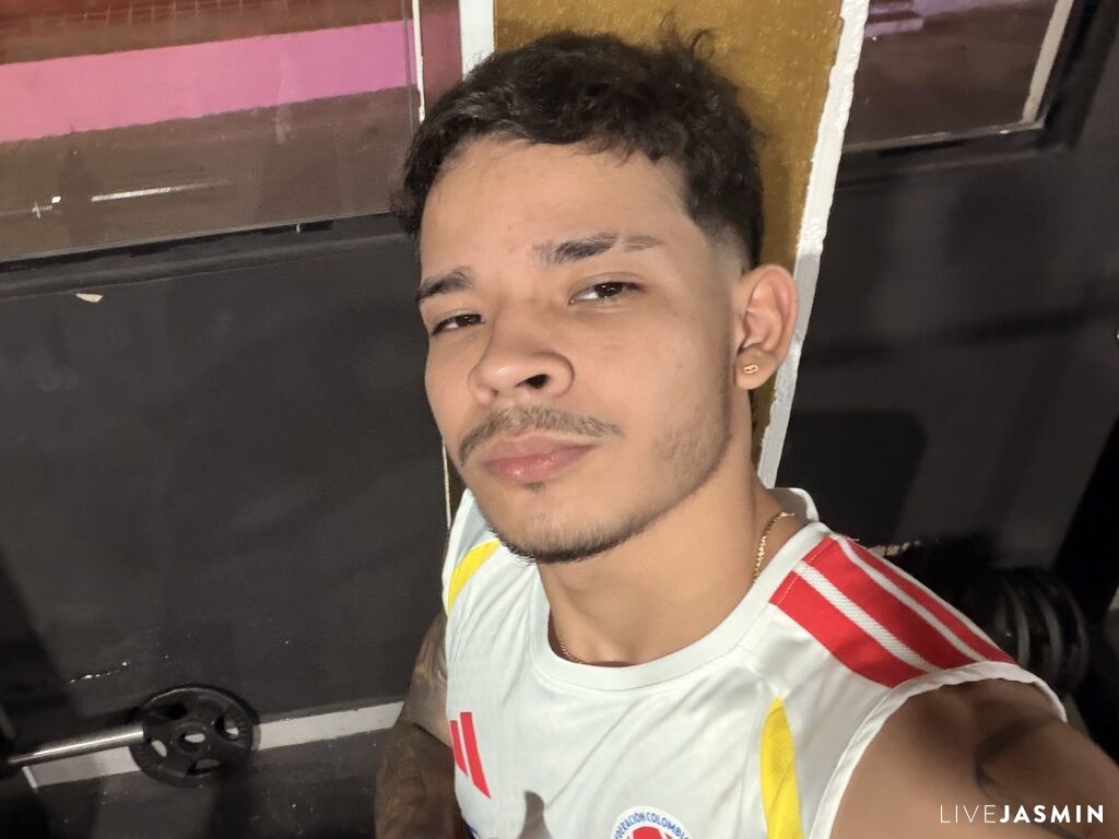 YilmerRojas male cam profile